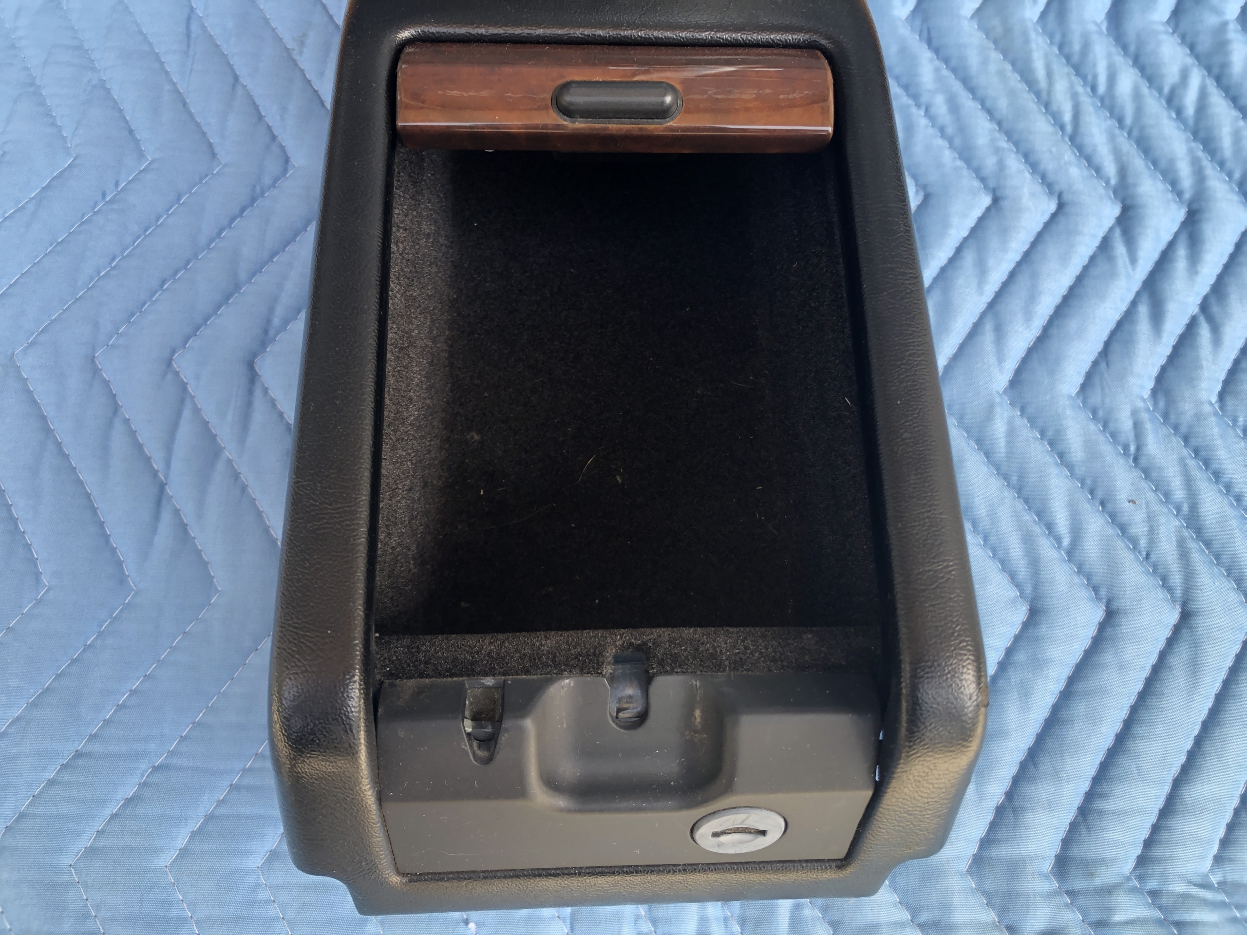 W124コンソールボックス（鍵なし） | パーツの杜