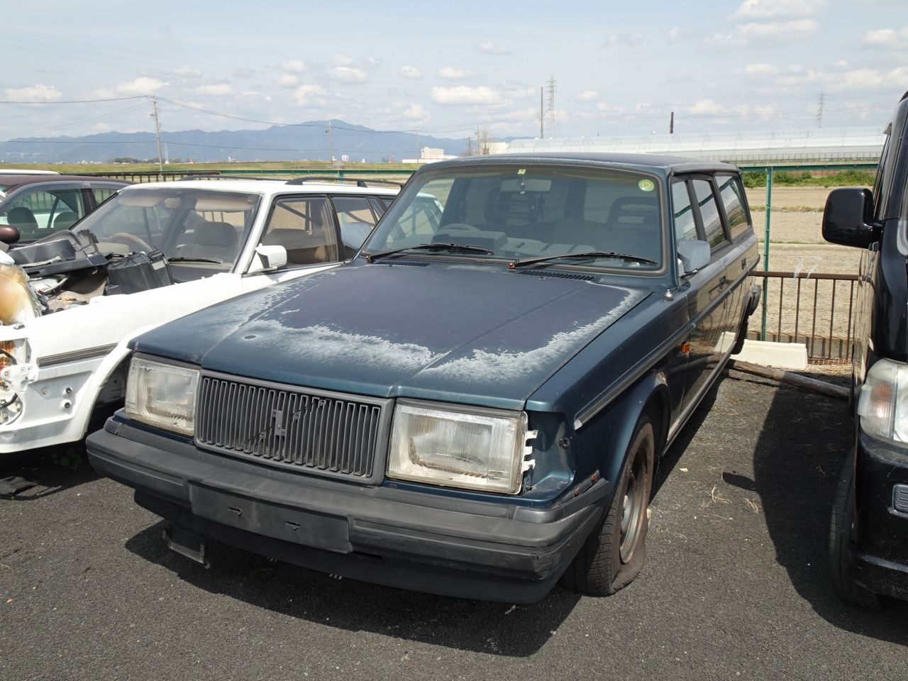 ボルボ240エステートテック部品取り車のメインビジュアル