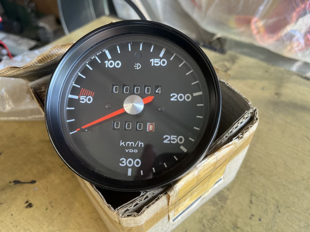 【10/30値下げ】1973ポルシェ911カレラRS2.7用スピードメーター(300km/h)のメインビジュアル
